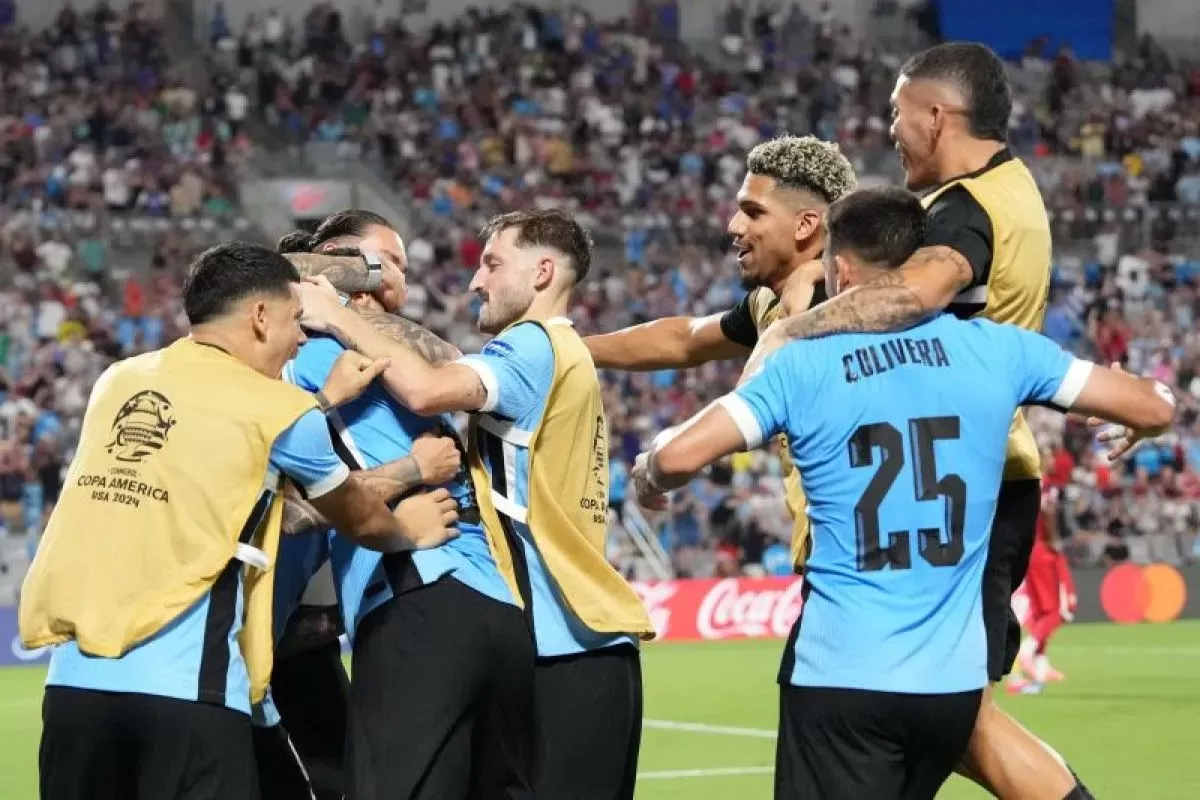 Para pemain Uruguay merayakan gol yang dibuat Luis Suarez dalam pertandingan perebutan peringkat tiga Copa Amerika 2023 melawan Kanada di Bank of America Stadium 13 Juli 2024.(Antara/Getty Images via 